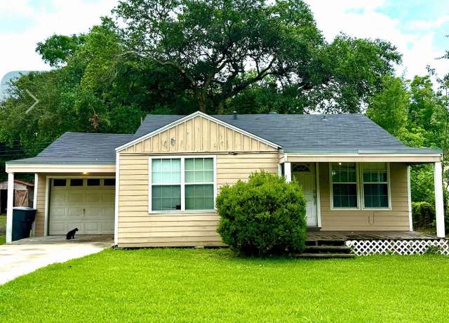 Property at 6162 East Dr, Groves, TX 77619, 2 beds, 1 bath