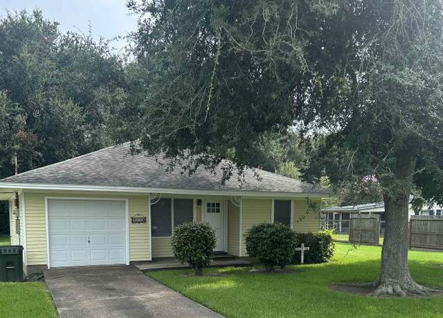 Property at 4575 Lee St, Groves, TX 77619, 2 beds, 1 bath