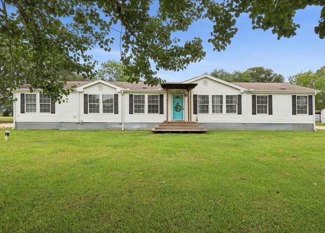 Property at 538 Meneley Rd, Winnie, TX 77665, 4 beds, 3 baths