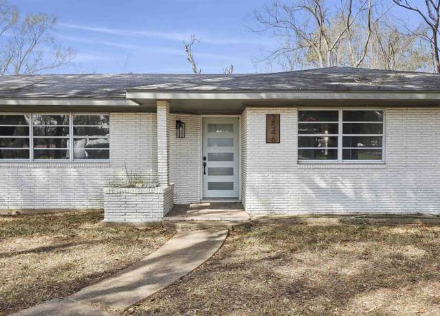 Property at 2546 Grand Blvd, Port Neches, TX 77651, 4 beds, 3 baths