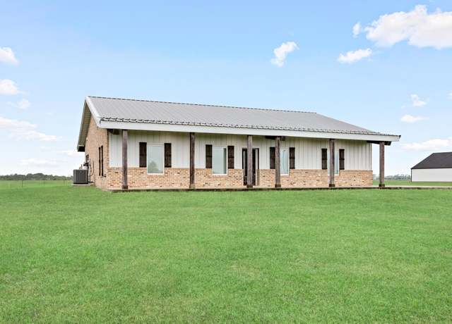 Property at 2050 Aggie Dr, Beaumont, TX 77713, 3 beds, 2 baths