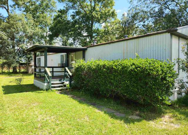 Property at 390 Louisiana St, Vidor, TX 77662, 3 beds, 2 baths