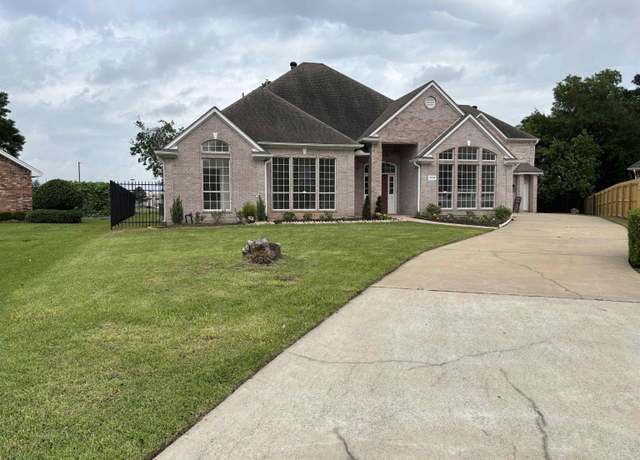 Property at 5550 Briar Creek Dr, Beaumont, TX 77706, 4 beds, 2.5 baths