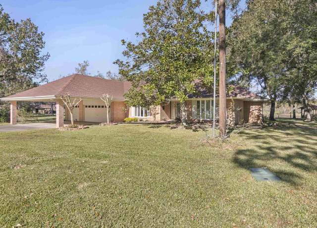Property at 311 Bayou Dr, Beaumont, TX 77705, 4 beds, 3 baths