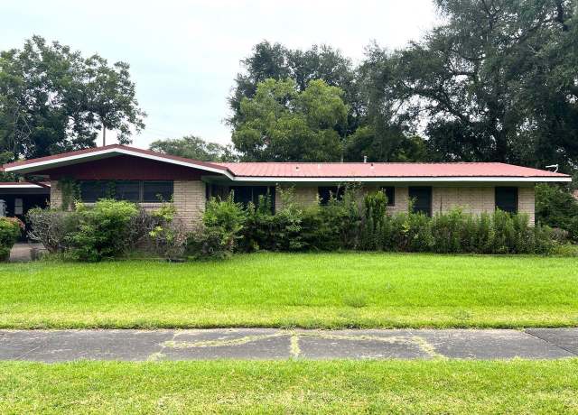 Property at 250 Dodge Pl, Port Arthur, TX 77642, 3 beds, 1.5 baths