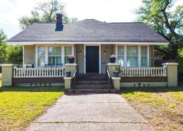 Property at 233 N 7th, Beaumont, TX 77702, 4 beds, 2 baths