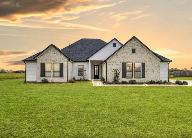 Property at 2255 S Pine Island Rd, Beaumont, TX 77713, 4 beds, 3 baths