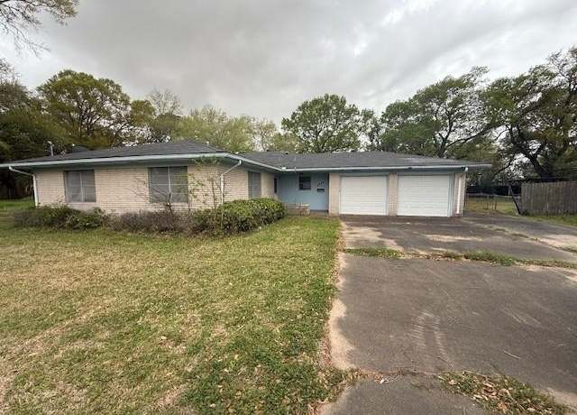 Property at 3911 Franklin Ave, Groves, TX 77619, 3 beds, 2 baths