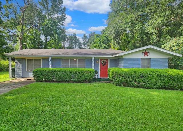 Property at 1409 E Gibson St, Jasper, TX 75951, 3 beds, 2 baths