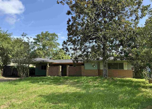 Property at 4650 Dellwood Ln, Beaumont, TX 77706, 3 beds, 3 baths