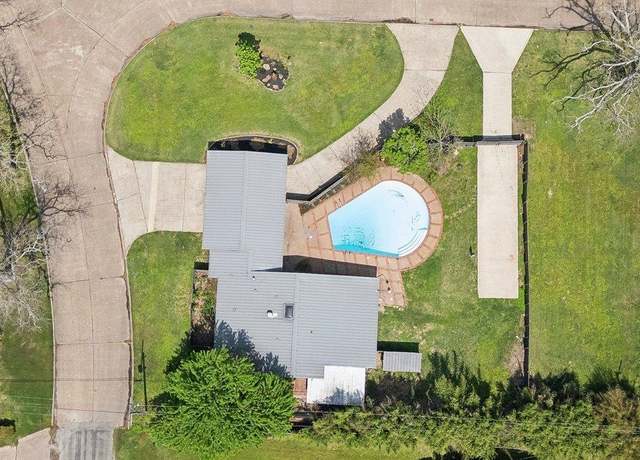 Property at 4149 Redwood Dr, Groves, TX 77619, 3 beds, 2 baths
