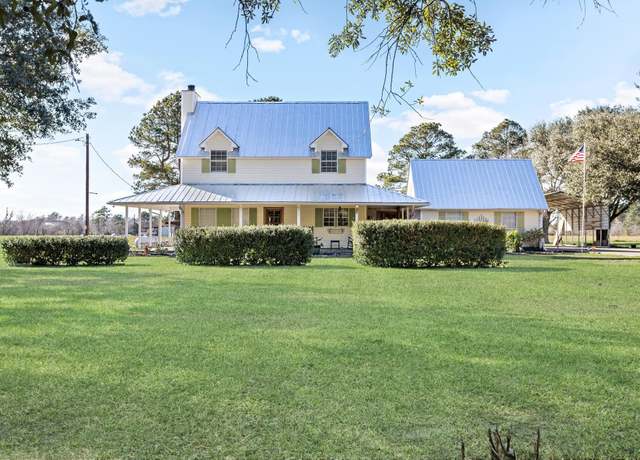 Property at 1884 Attaway Rd, Sour Lake, TX 77659, 3 beds, 2.5 baths