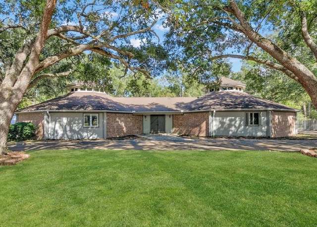 Property at 1816 Longfellow Rd, Orange, TX 77630, 4 beds, 3.5 baths