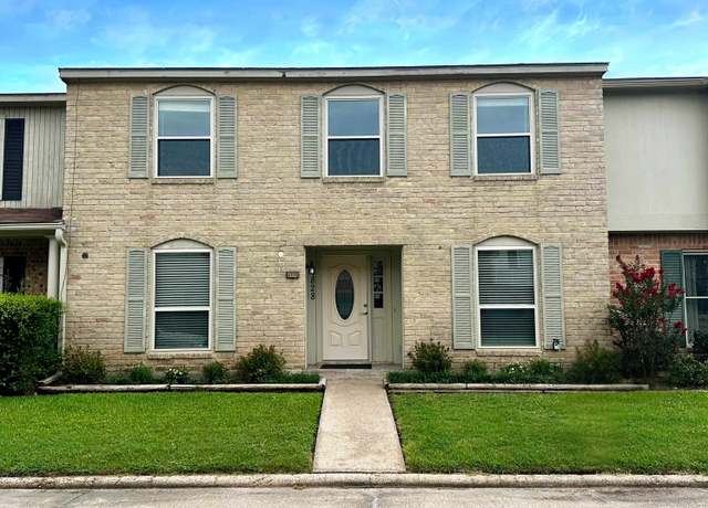 Property at 6828 Marshall Pl Dr, Beaumont, TX 77706, 3 beds, 2 baths