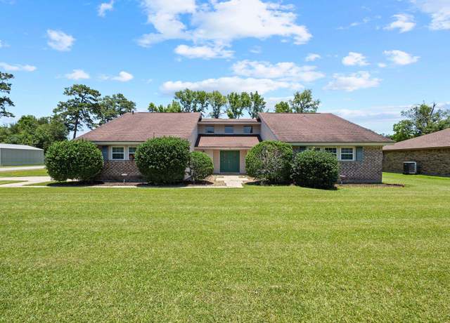 Property at 16 Enchanted Oaks St, Orange, TX 77630, 3 beds, 2 baths
