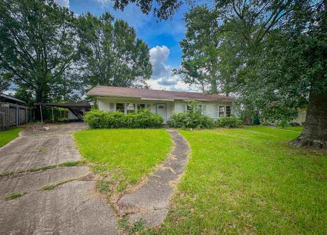 Property at 3 Inwood Circle B, Orange, TX 77630, 3 beds, 1.5 baths