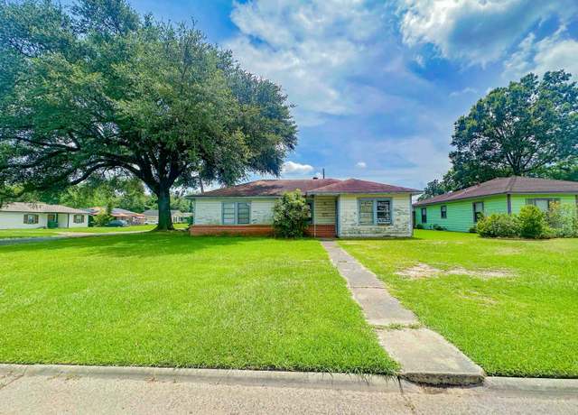 Property at 1001 Clairmont Dr, Orange, TX 77630, 4 beds, 1 bath