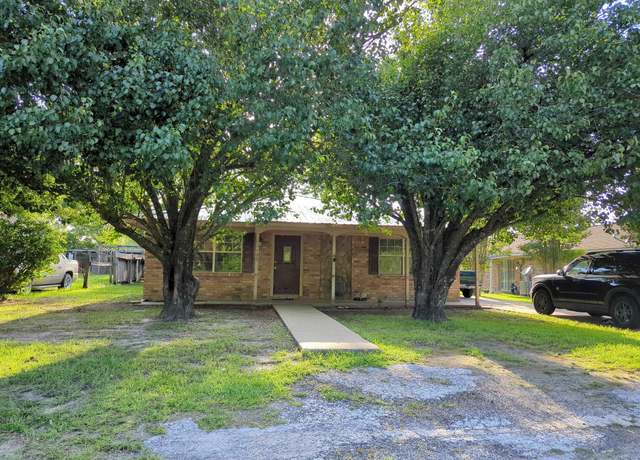Property at 1405 S Elizabeth Ave, Kirbyville, TX 75956, 3 beds, 2 baths