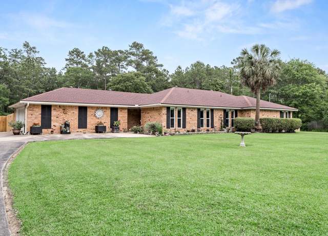 Property at 13450 Inwood Dr, Beaumont, TX 77713, 3 beds, 2 baths