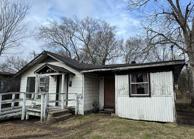 Property at 2850 Blanchette St, Beaumont, TX 77701, 3 beds, 1 bath