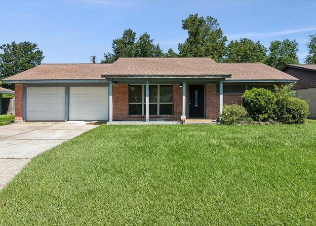 Property at 1900 Wildwood Ave, Orange, TX 77632, 2 beds, 2 baths