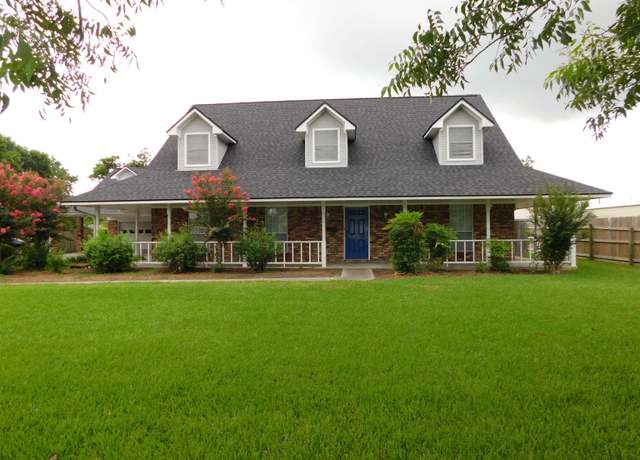 Property at 6340 Capitol St, Groves, TX 77619, 3 beds, 2.5 baths