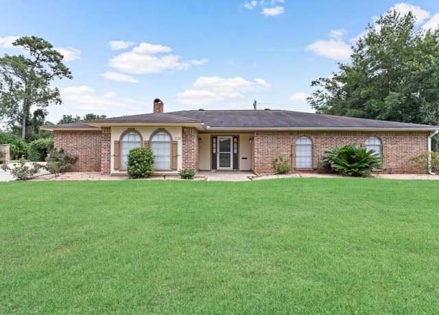 Property at 970 Jasmine Dr, Beaumont, TX 77706, 4 beds, 2.5 baths