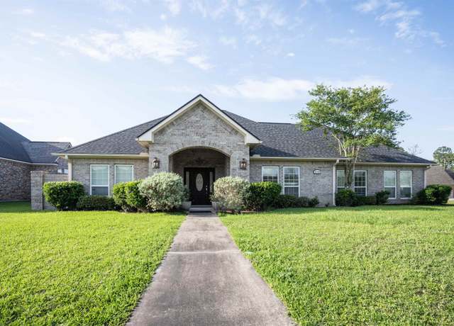 Property at 8320 Carrie Ln, Beaumont, TX 77713, 3 beds, 2.5 baths
