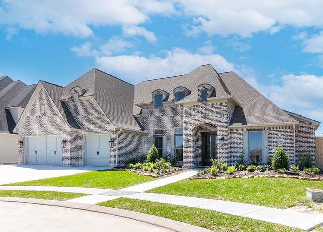 Property at 2645 Village Ct, Beaumont, TX 77713, 5 beds, 3.5 baths