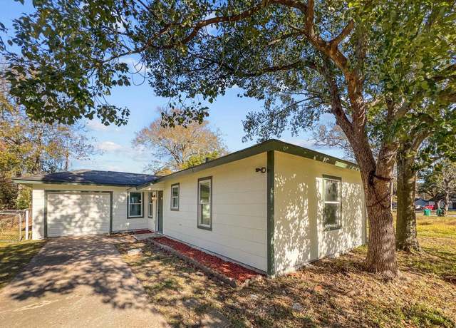 Property at 2208 Norwood Dr, Orange, TX 77630, 3 beds, 2 baths