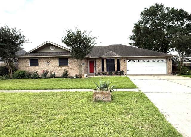 Property at 2521 Maple St, Nederland, TX 77627, 3 beds, 2 baths