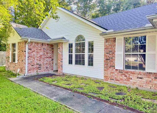 Property at 149 Willow Bend Dr, Silsbee, TX 77656, 3 beds, 2 baths