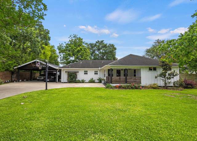 Property at 525 5th St, Winnie, TX 77665, 4 beds, 2.5 baths