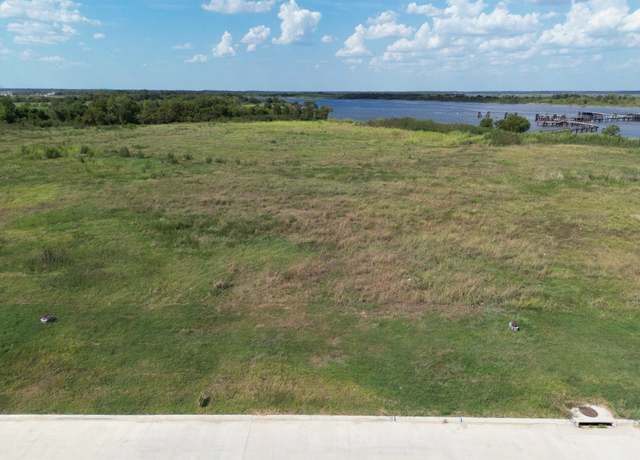 Property at 1408 Matthew Ave, Port Neches, TX 77651