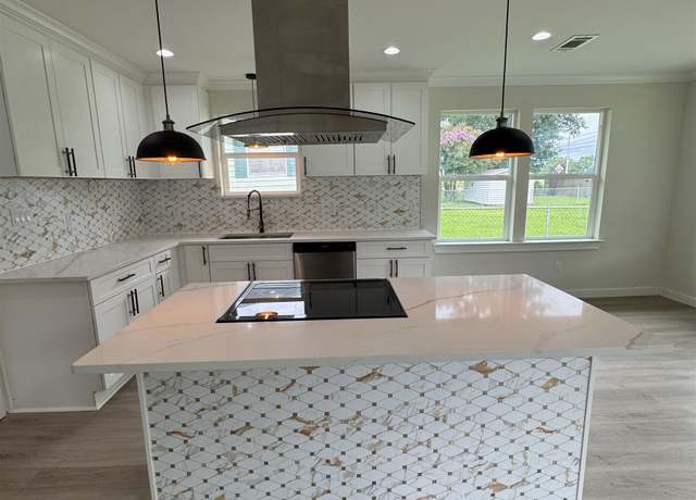 Property at 3022 South Dr, Groves, TX 77619, 4 beds, 3 baths