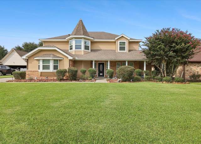 Property at 807 S 5th 1/2 St, Nederland, TX 77627, 4 beds, 2.5 baths