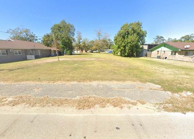 Property at 6411 39th St, Groves, TX 77619