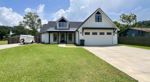 Property at 940 Highland Dr, Bridge City, TX 77611, 3 beds, 2 baths