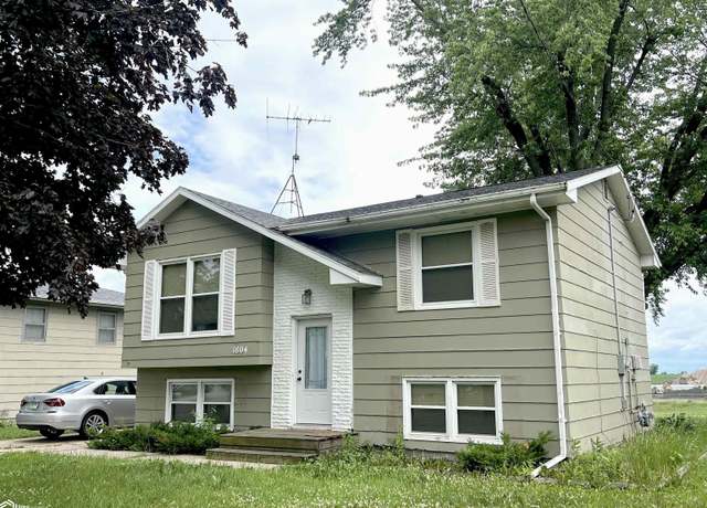 Property at 1804 3rd Ave, Grinnell, IA 50112, 4 beds, 2 baths