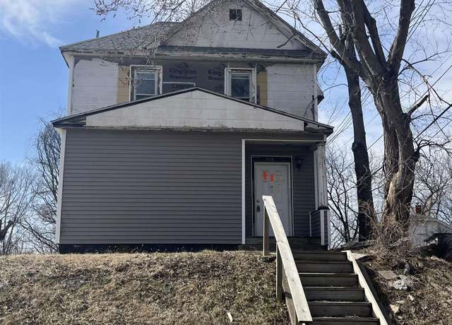 Property at 915 Wells St, Burlington, IA 52601, 3 beds, 1.5 baths