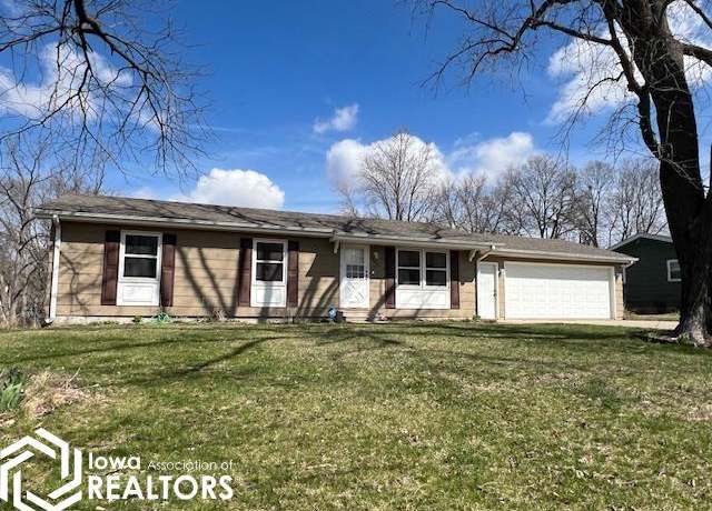 Property at 403 W State St St, Mount Pleasant, IA 52641, 4 beds, 2.5 baths