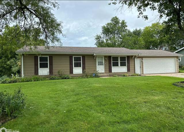 Property at 403 W State St St, Mount Pleasant, IA 52641, 4 beds, 2.5 baths