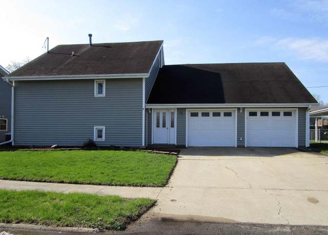 Property at 2513 Sunset Dr, Iowa Falls, IA 50126, 1 bed, 2 baths