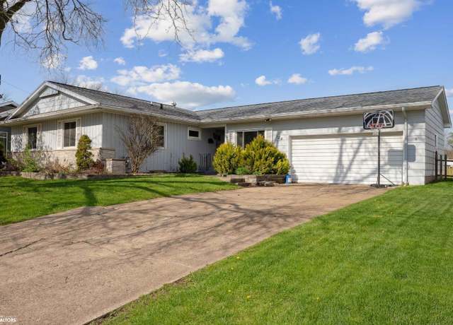 Property at 124 Glendale Dr, Burlington, IA 52601, 4 beds, 2.5 baths