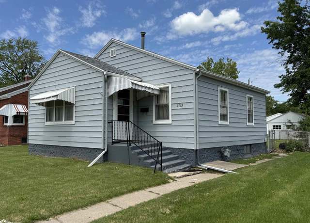 Property at 2133 Avenue E, Fort Madison, IA 52627, 2 beds, 1.5 baths