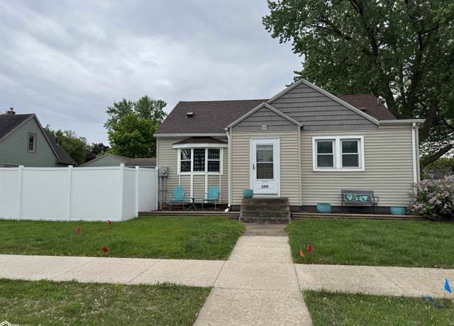 Property at 1201 Main Ave, Clear Lake, IA 50428, 3 beds, 1 bath