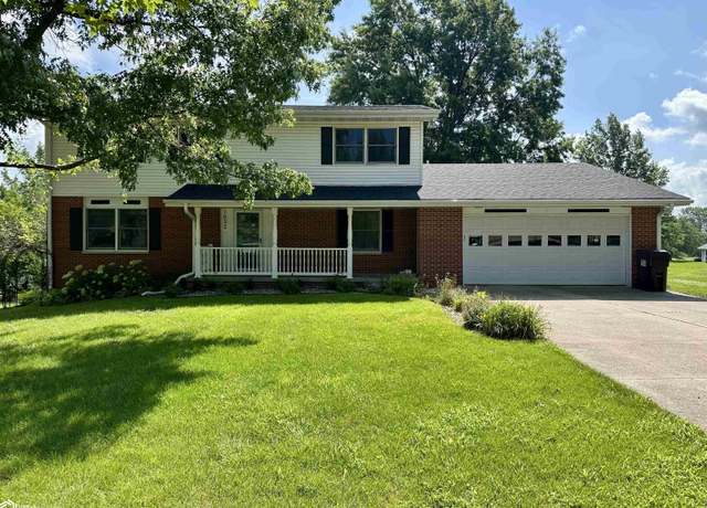 Property at 1032 N 6th St, Chariton, IA 50049, 4 beds, 3 baths
