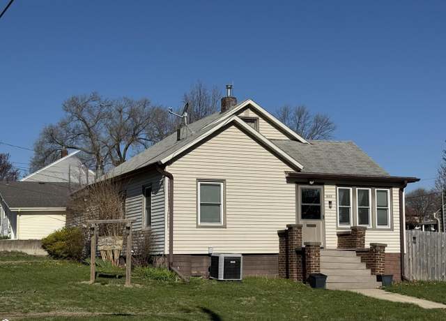 Property at 1000 N Division St, Creston, IA 50801, 2 beds, 1.5 baths