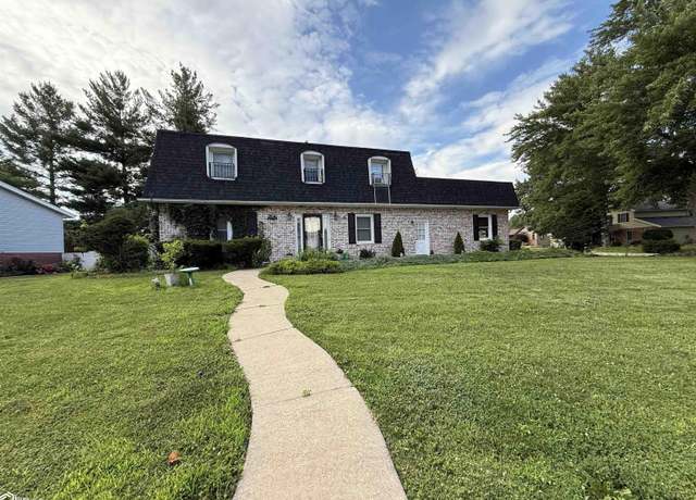 Property at 2900 Garden Ave, Burlington, IA 52601, 4 beds, 2.5 baths