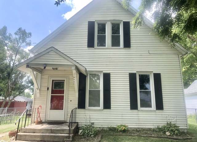 Property at 1913 S 15th St, Burlington, IA 52601, 3 beds, 1.5 baths